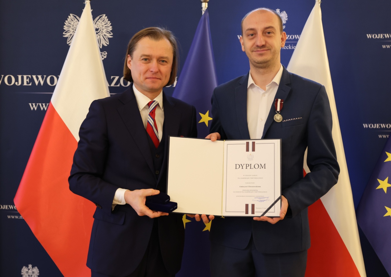 Wojewoda wręczył odznaczenia państwowe [17.12.2024] - zdjęcie #1 - eOstroleka.pl