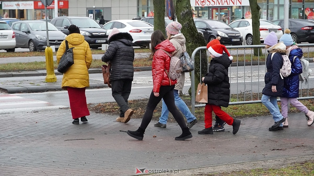 Akcja Piernik za uśmiech w Ostrołęce [18.12.2024] - zdjęcie #15 - eOstroleka.pl