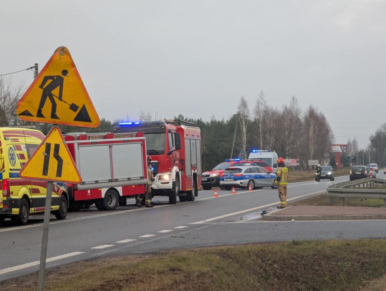Dachowanie auta osobowego w Kordowie [18.12.2024] - zdjęcie #9 - eOstroleka.pl