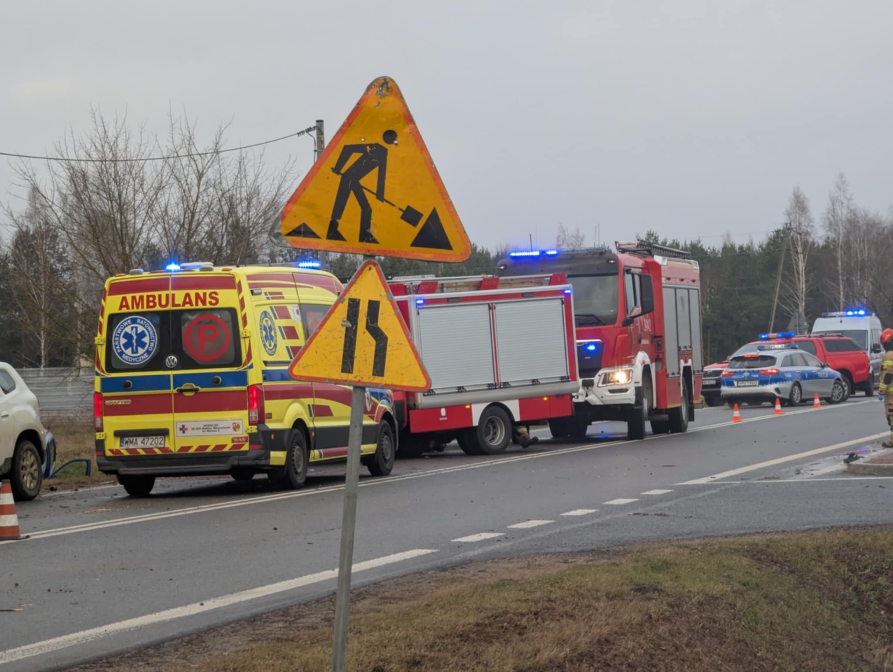 Dachowanie auta osobowego w Kordowie [18.12.2024] - zdjęcie #8 - eOstroleka.pl