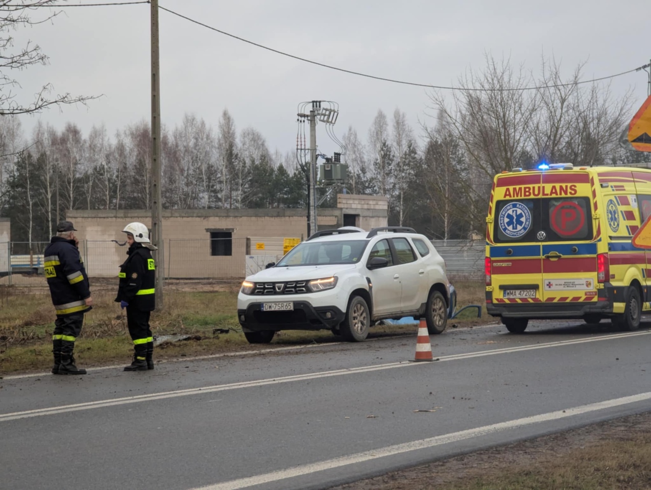 Dachowanie auta osobowego w Kordowie [18.12.2024] - zdjęcie #7 - eOstroleka.pl