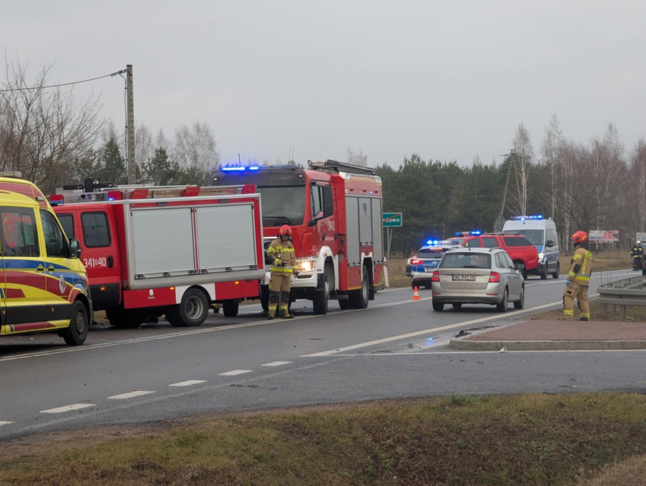 Dachowanie auta osobowego w Kordowie [18.12.2024] - zdjęcie #5 - eOstroleka.pl