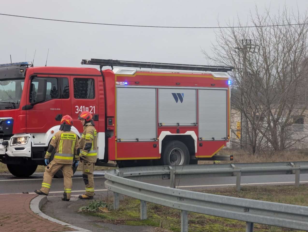 Dachowanie auta osobowego w Kordowie [18.12.2024] - zdjęcie #2 - eOstroleka.pl