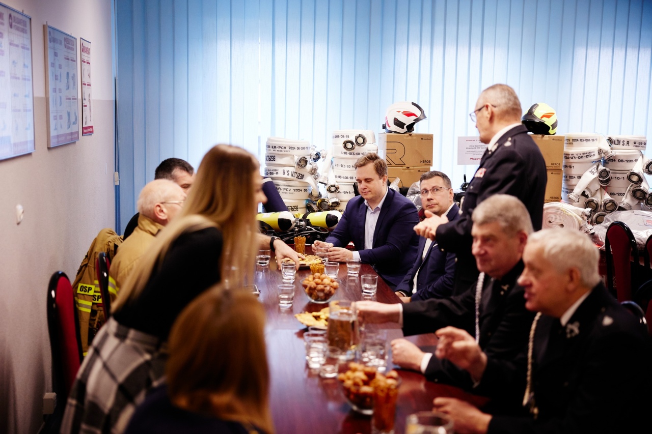 Oficjalne przekazanie nowego sprzętu dla OSP Ostrołęka [19.12.2024] - zdjęcie #20 - eOstroleka.pl