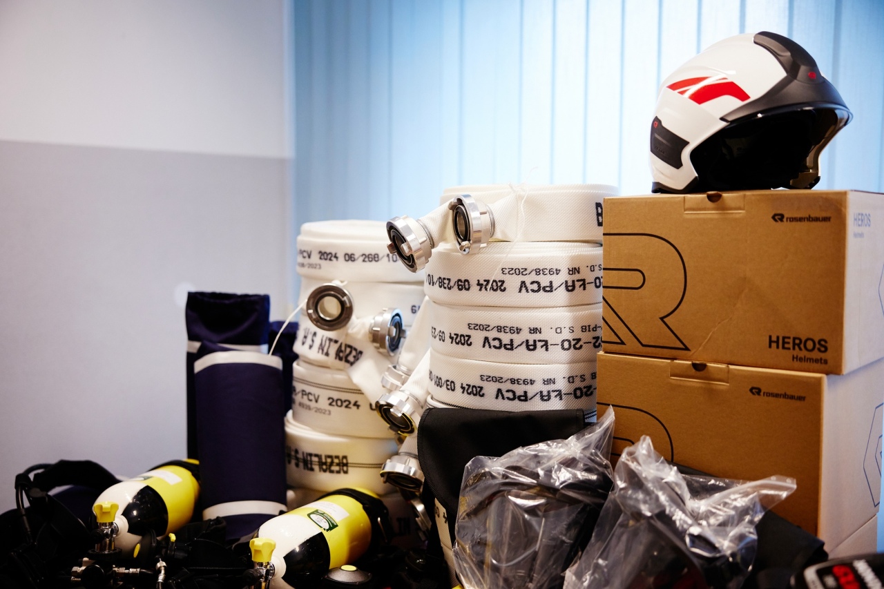 Oficjalne przekazanie nowego sprzętu dla OSP Ostrołęka [19.12.2024] - zdjęcie #17 - eOstroleka.pl