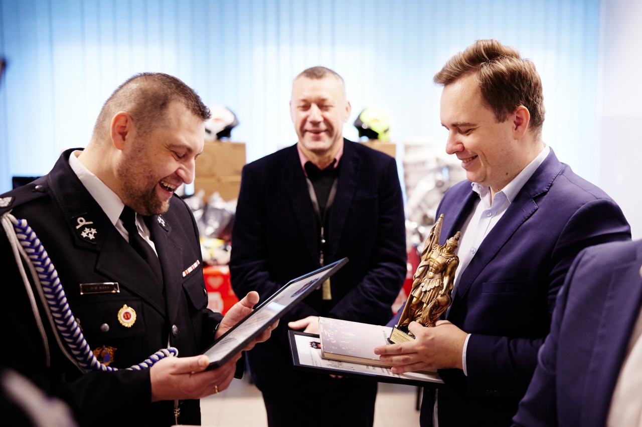 Oficjalne przekazanie nowego sprzętu dla OSP Ostrołęka [19.12.2024] - zdjęcie #13 - eOstroleka.pl