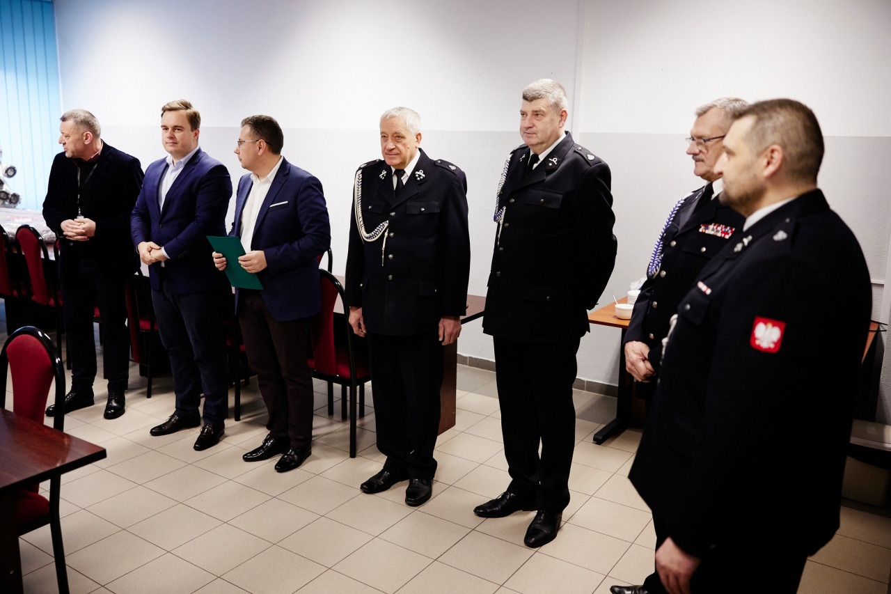 Oficjalne przekazanie nowego sprzętu dla OSP Ostrołęka [19.12.2024] - zdjęcie #12 - eOstroleka.pl