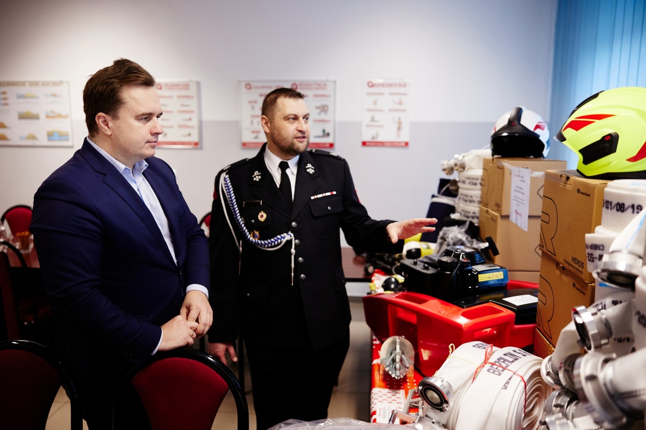 Oficjalne przekazanie nowego sprzętu dla OSP Ostrołęka [19.12.2024] - zdjęcie #10 - eOstroleka.pl