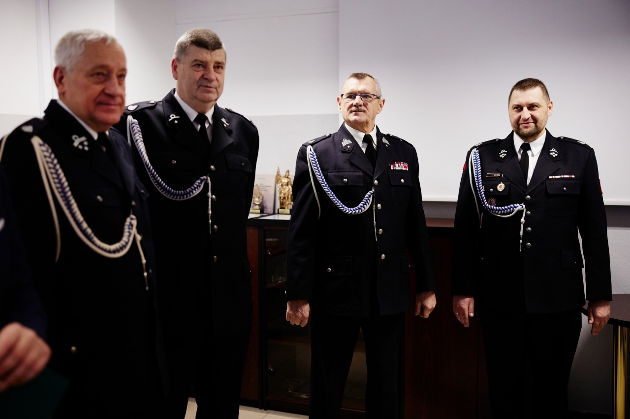 Oficjalne przekazanie nowego sprzętu dla OSP Ostrołęka [19.12.2024] - zdjęcie #9 - eOstroleka.pl