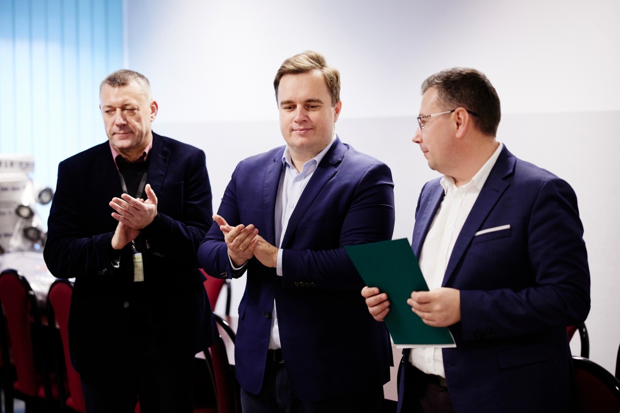 Oficjalne przekazanie nowego sprzętu dla OSP Ostrołęka [19.12.2024] - zdjęcie #6 - eOstroleka.pl