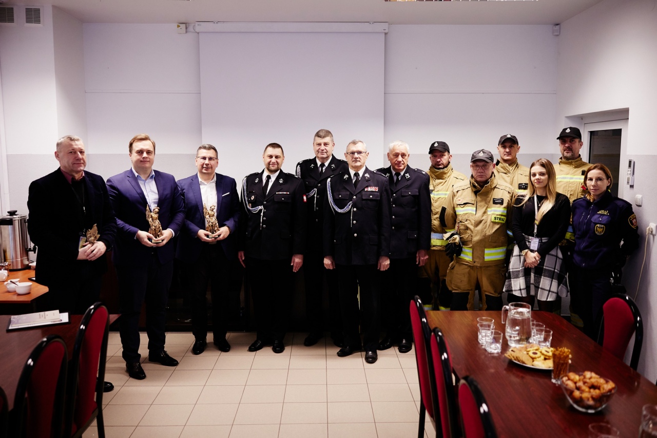 Oficjalne przekazanie nowego sprzętu dla OSP Ostrołęka [19.12.2024] - zdjęcie #5 - eOstroleka.pl