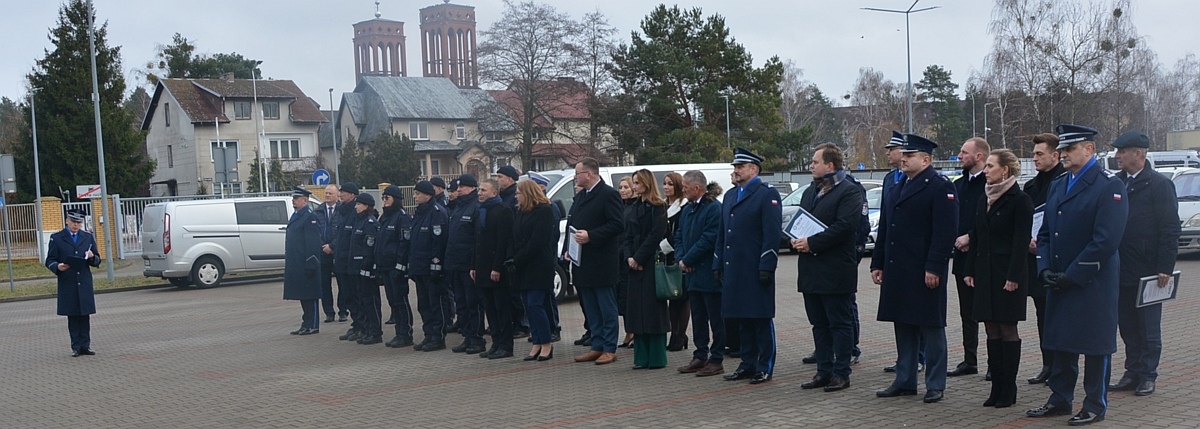 Uroczyste przekazanie nowych radiowozów dla ostrołęckiej policji [19.12.2024] - zdjęcie #7 - eOstroleka.pl