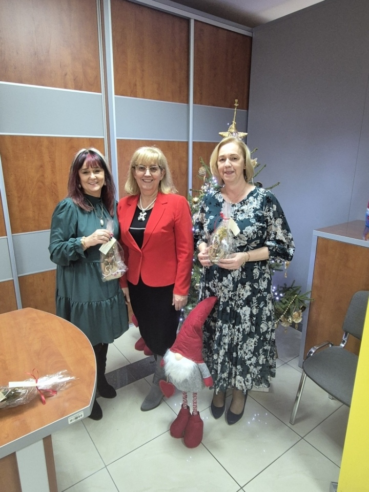 TPD: Ciąg dalszy wręczania prezentów świątecznych [19.12.2024] - zdjęcie #1 - eOstroleka.pl