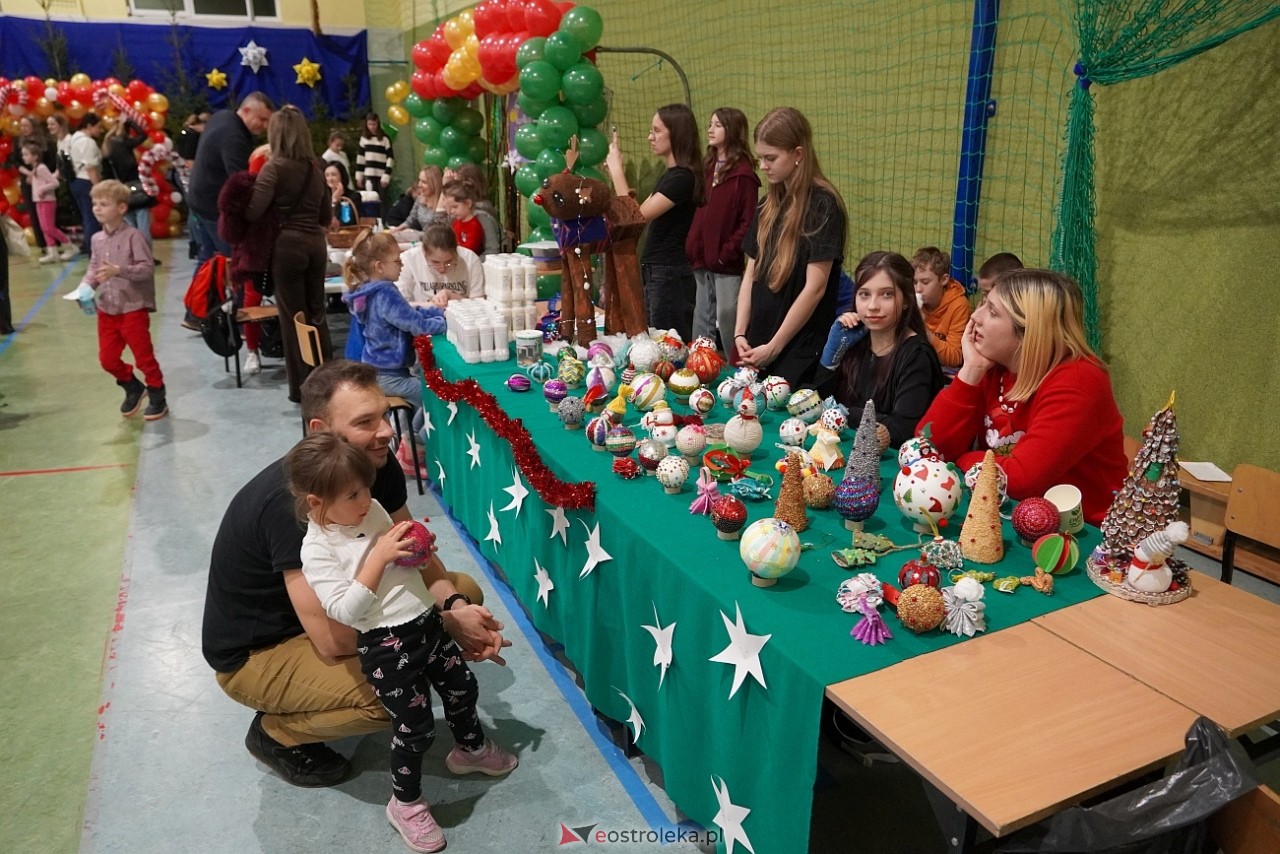 Szkolny Kiermasz Świąteczny w Rzekuniu [19.12.2024] - zdjęcie #67 - eOstroleka.pl