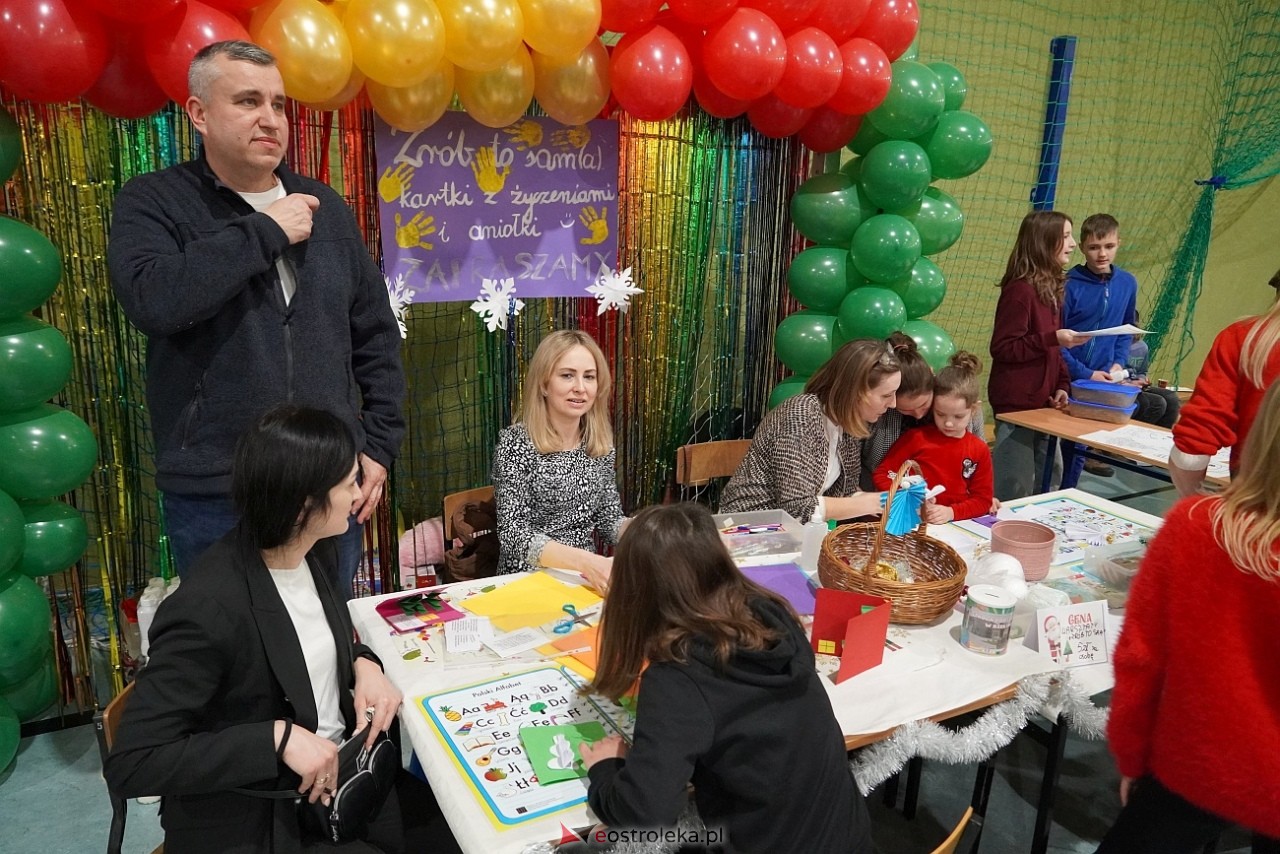 Szkolny Kiermasz Świąteczny w Rzekuniu [19.12.2024] - zdjęcie #64 - eOstroleka.pl