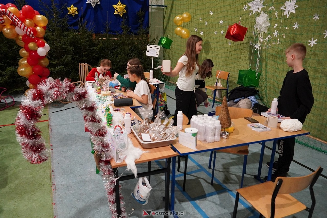 Szkolny Kiermasz Świąteczny w Rzekuniu [19.12.2024] - zdjęcie #62 - eOstroleka.pl