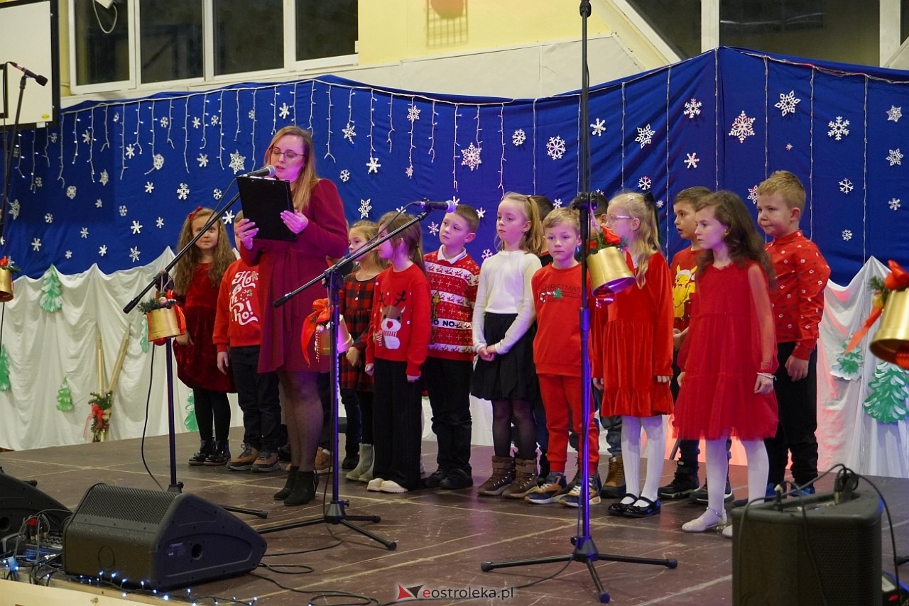 Szkolny Kiermasz Świąteczny w Rzekuniu [19.12.2024] - zdjęcie #60 - eOstroleka.pl