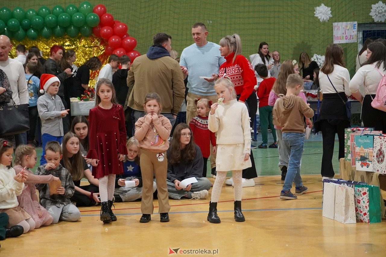 Szkolny Kiermasz Świąteczny w Rzekuniu [19.12.2024] - zdjęcie #59 - eOstroleka.pl