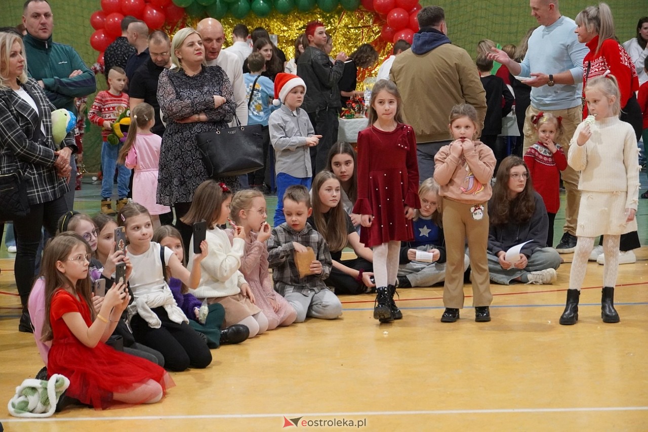 Szkolny Kiermasz Świąteczny w Rzekuniu [19.12.2024] - zdjęcie #58 - eOstroleka.pl