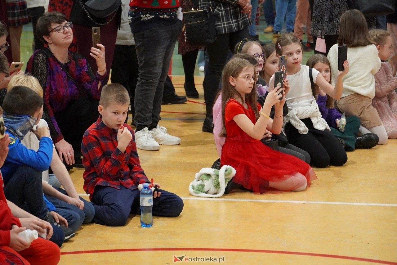 Szkolny Kiermasz Świąteczny w Rzekuniu [19.12.2024] - zdjęcie #57 - eOstroleka.pl