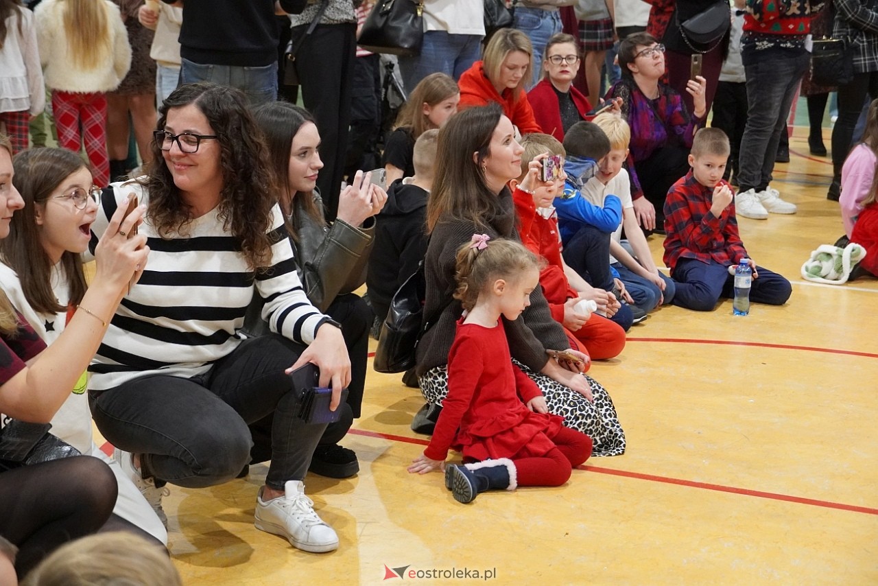 Szkolny Kiermasz Świąteczny w Rzekuniu [19.12.2024] - zdjęcie #56 - eOstroleka.pl