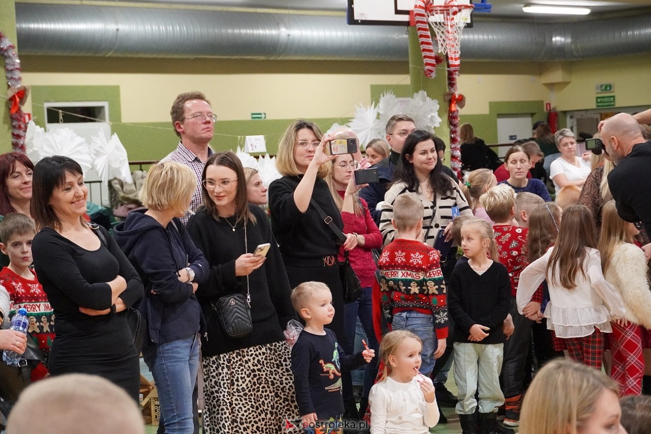 Szkolny Kiermasz Świąteczny w Rzekuniu [19.12.2024] - zdjęcie #55 - eOstroleka.pl