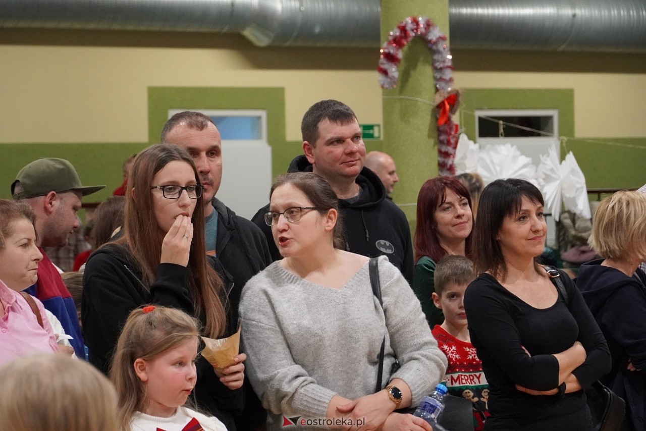 Szkolny Kiermasz Świąteczny w Rzekuniu [19.12.2024] - zdjęcie #54 - eOstroleka.pl