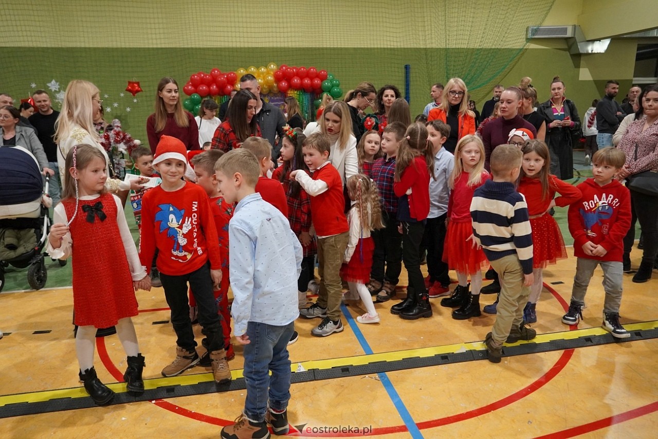 Szkolny Kiermasz Świąteczny w Rzekuniu [19.12.2024] - zdjęcie #53 - eOstroleka.pl