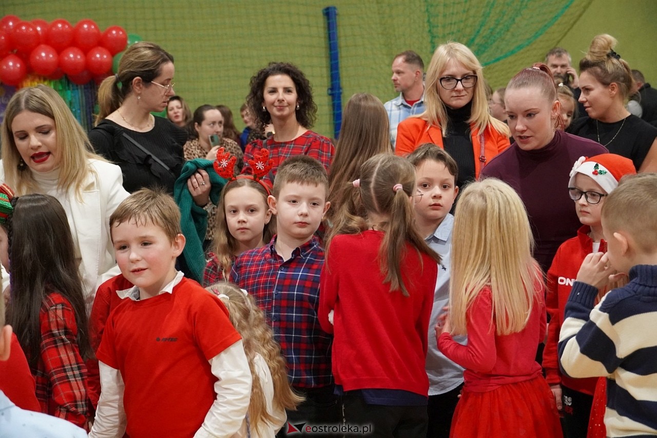 Szkolny Kiermasz Świąteczny w Rzekuniu [19.12.2024] - zdjęcie #52 - eOstroleka.pl