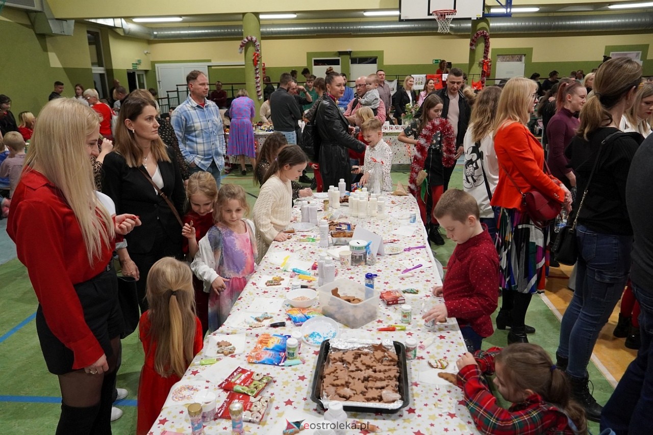 Szkolny Kiermasz Świąteczny w Rzekuniu [19.12.2024] - zdjęcie #50 - eOstroleka.pl
