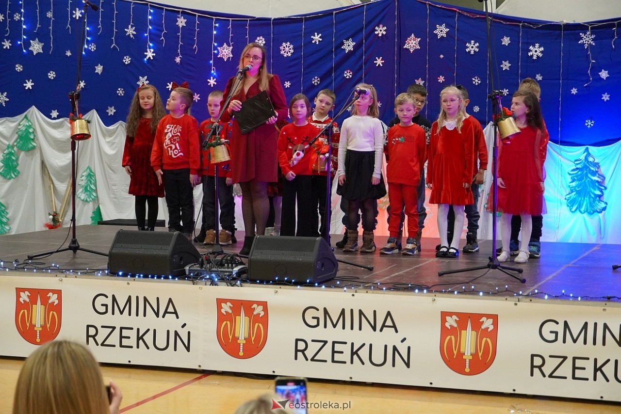 Szkolny Kiermasz Świąteczny w Rzekuniu [19.12.2024] - zdjęcie #47 - eOstroleka.pl