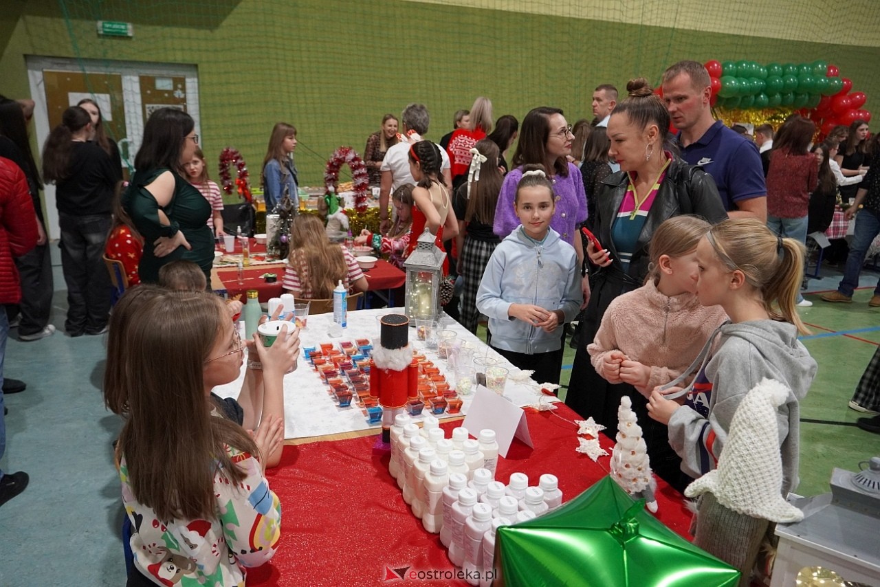 Szkolny Kiermasz Świąteczny w Rzekuniu [19.12.2024] - zdjęcie #44 - eOstroleka.pl