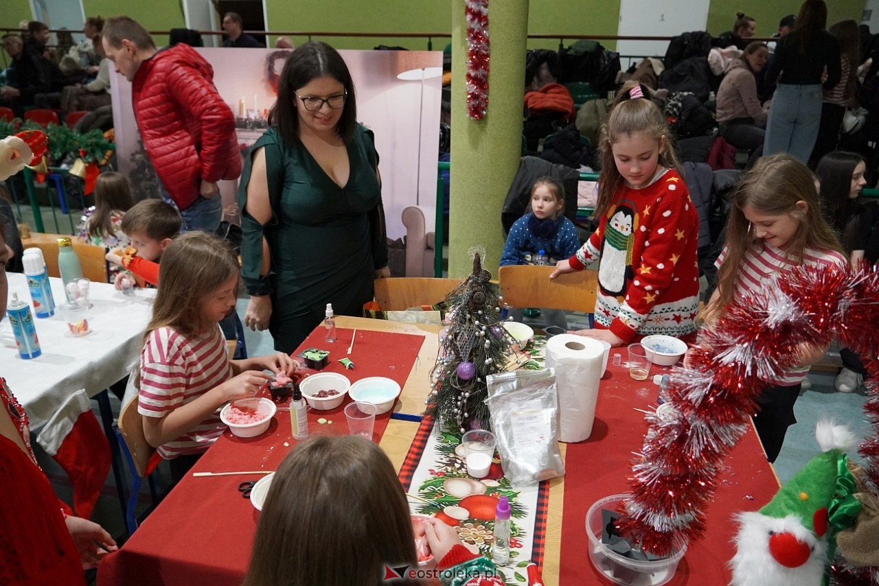 Szkolny Kiermasz Świąteczny w Rzekuniu [19.12.2024] - zdjęcie #43 - eOstroleka.pl