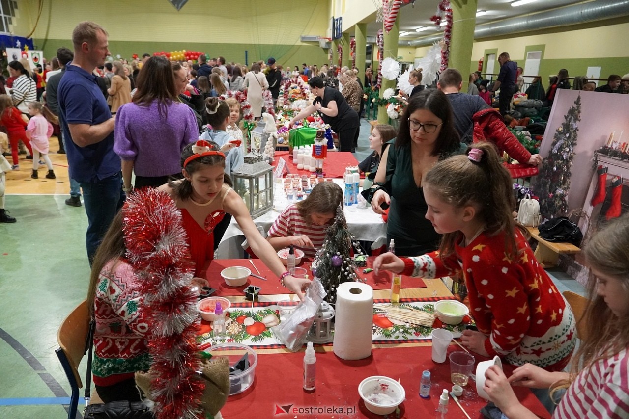 Szkolny Kiermasz Świąteczny w Rzekuniu [19.12.2024] - zdjęcie #41 - eOstroleka.pl