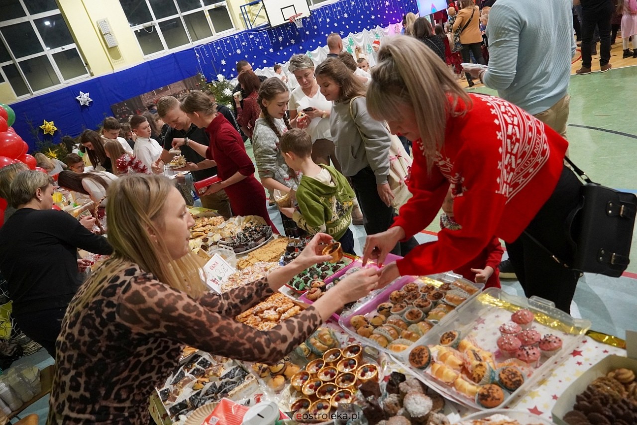 Szkolny Kiermasz Świąteczny w Rzekuniu [19.12.2024] - zdjęcie #38 - eOstroleka.pl