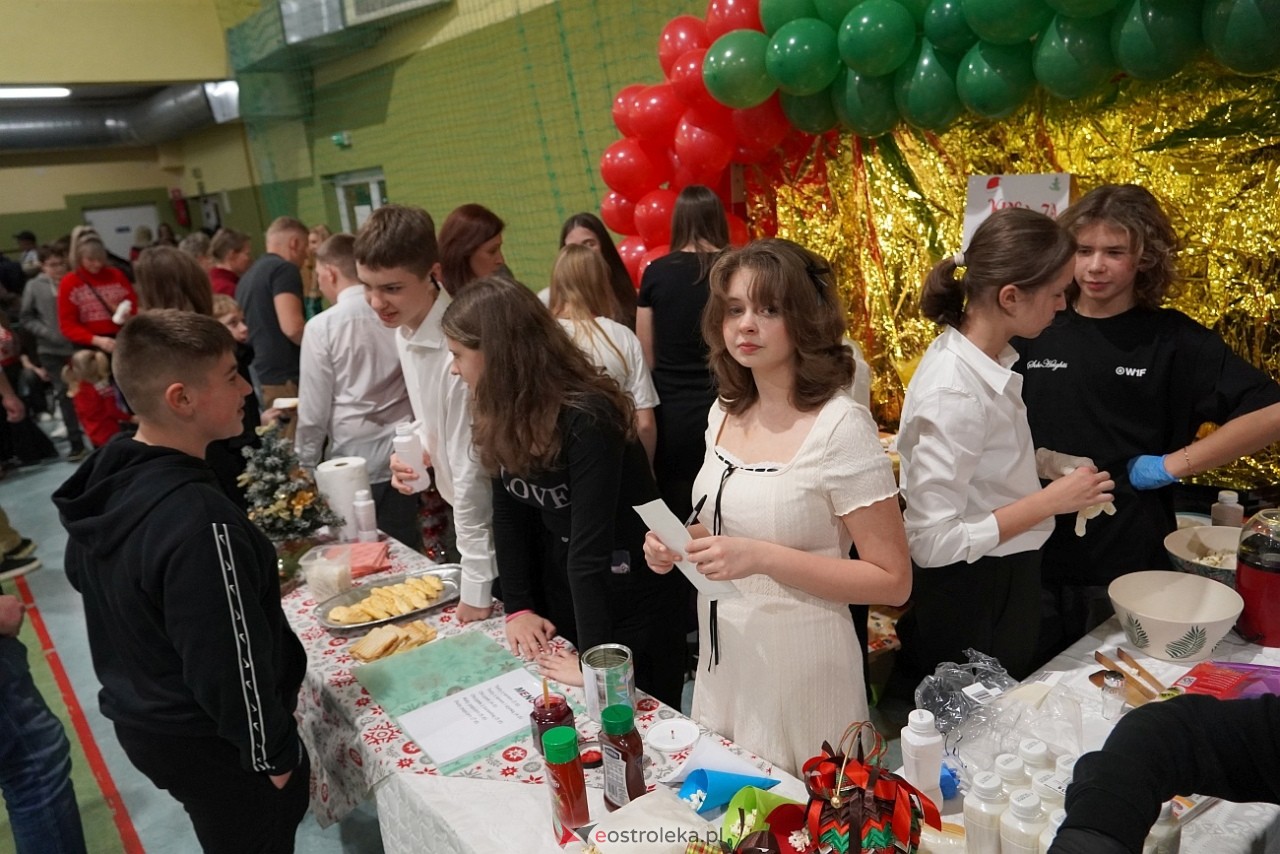 Szkolny Kiermasz Świąteczny w Rzekuniu [19.12.2024] - zdjęcie #37 - eOstroleka.pl