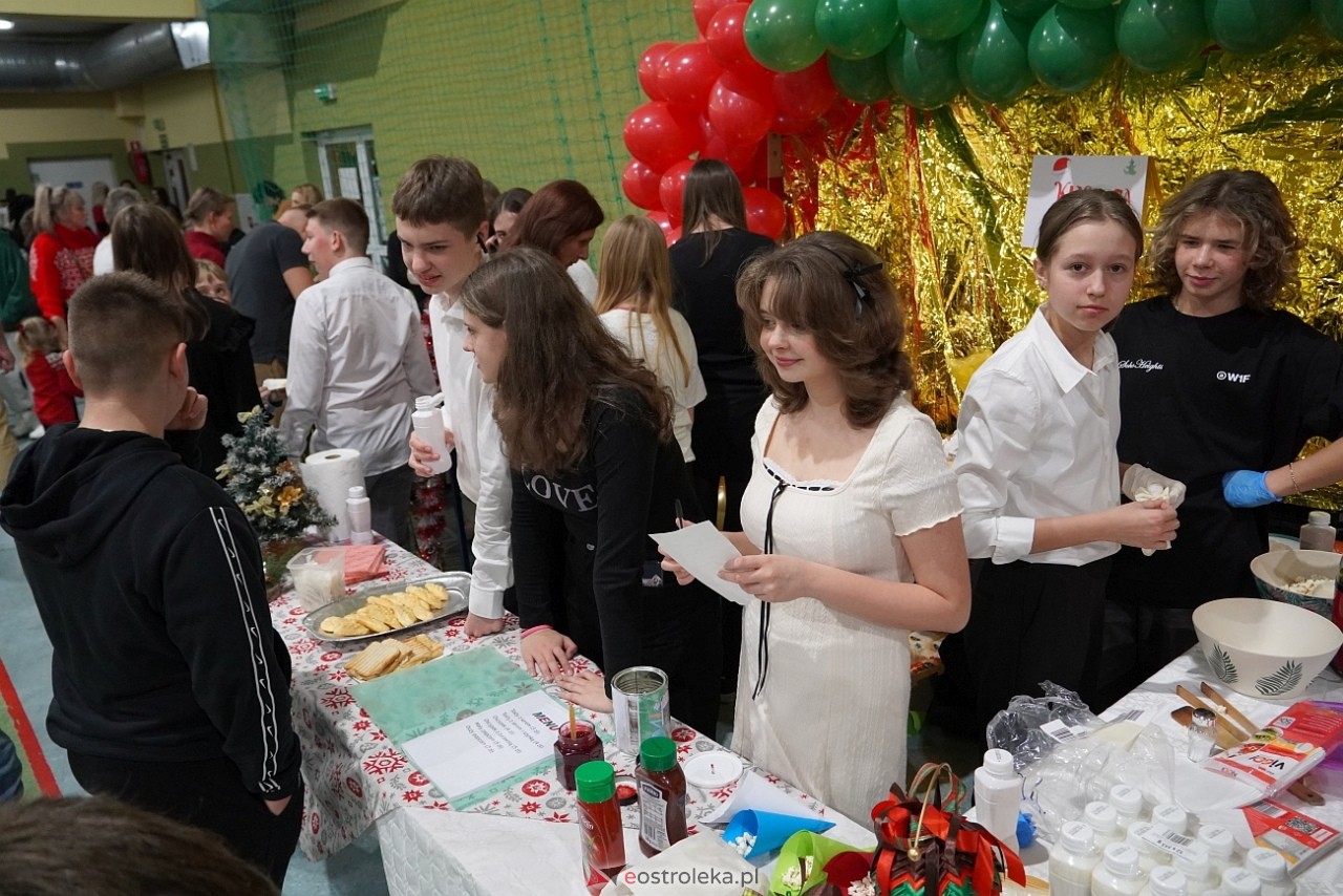 Szkolny Kiermasz Świąteczny w Rzekuniu [19.12.2024] - zdjęcie #36 - eOstroleka.pl