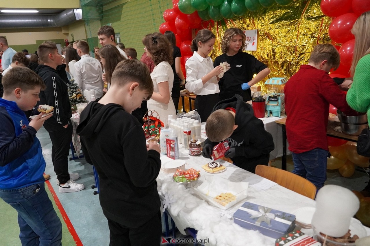 Szkolny Kiermasz Świąteczny w Rzekuniu [19.12.2024] - zdjęcie #35 - eOstroleka.pl