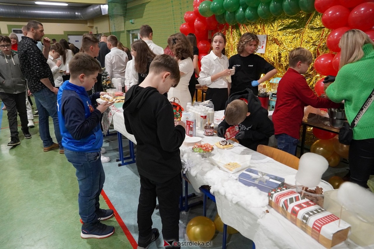 Szkolny Kiermasz Świąteczny w Rzekuniu [19.12.2024] - zdjęcie #34 - eOstroleka.pl