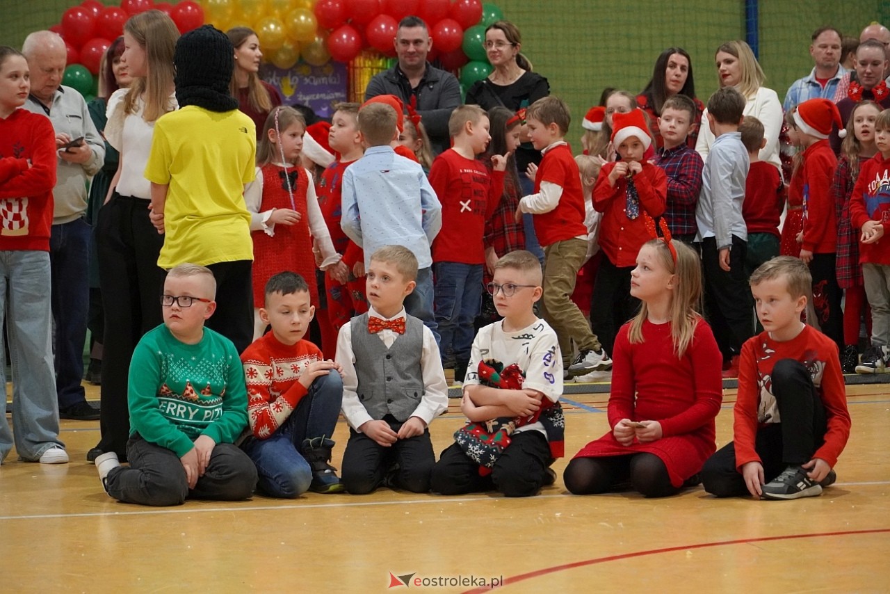 Szkolny Kiermasz Świąteczny w Rzekuniu [19.12.2024] - zdjęcie #31 - eOstroleka.pl