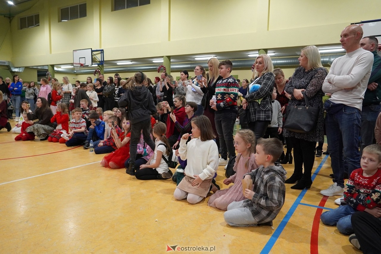 Szkolny Kiermasz Świąteczny w Rzekuniu [19.12.2024] - zdjęcie #29 - eOstroleka.pl