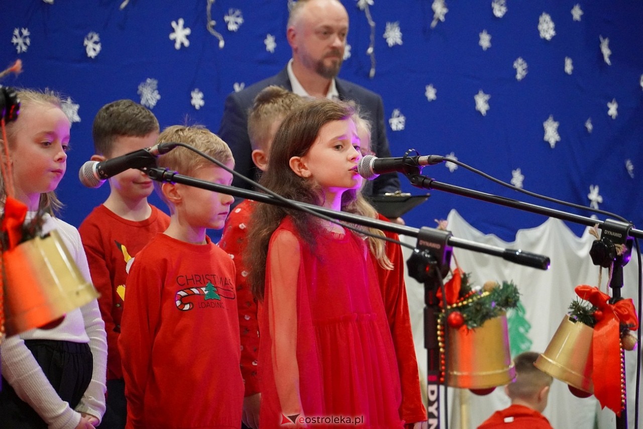Szkolny Kiermasz Świąteczny w Rzekuniu [19.12.2024] - zdjęcie #25 - eOstroleka.pl