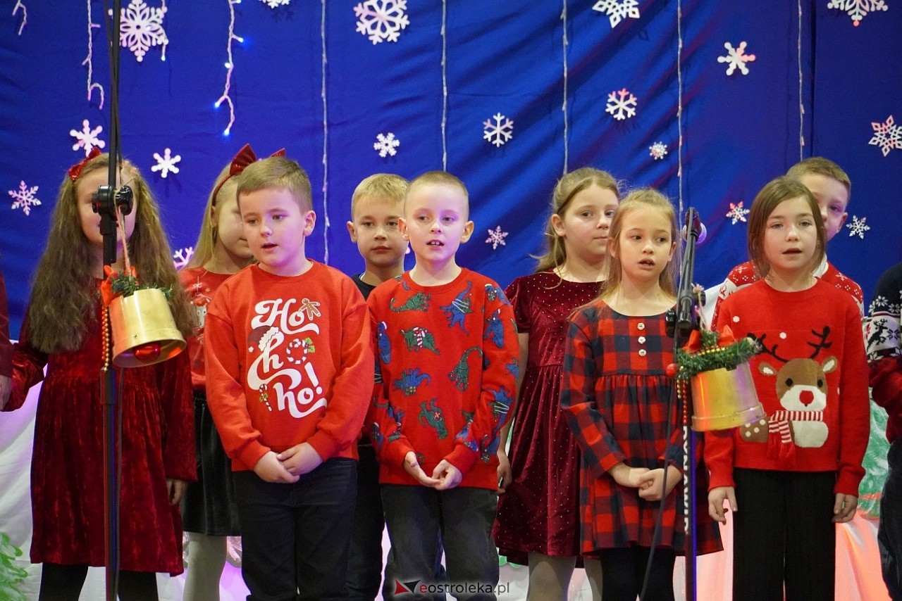 Szkolny Kiermasz Świąteczny w Rzekuniu [19.12.2024] - zdjęcie #24 - eOstroleka.pl