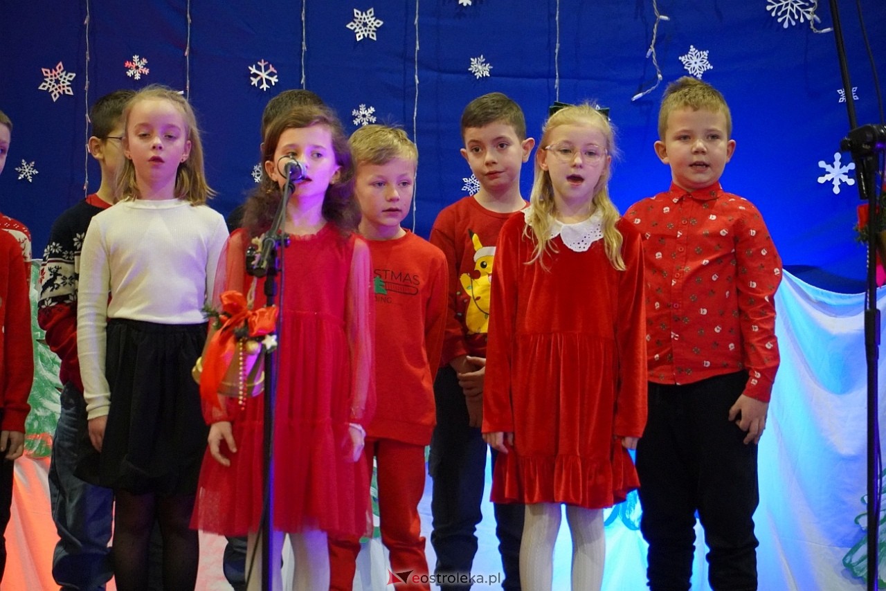 Szkolny Kiermasz Świąteczny w Rzekuniu [19.12.2024] - zdjęcie #22 - eOstroleka.pl