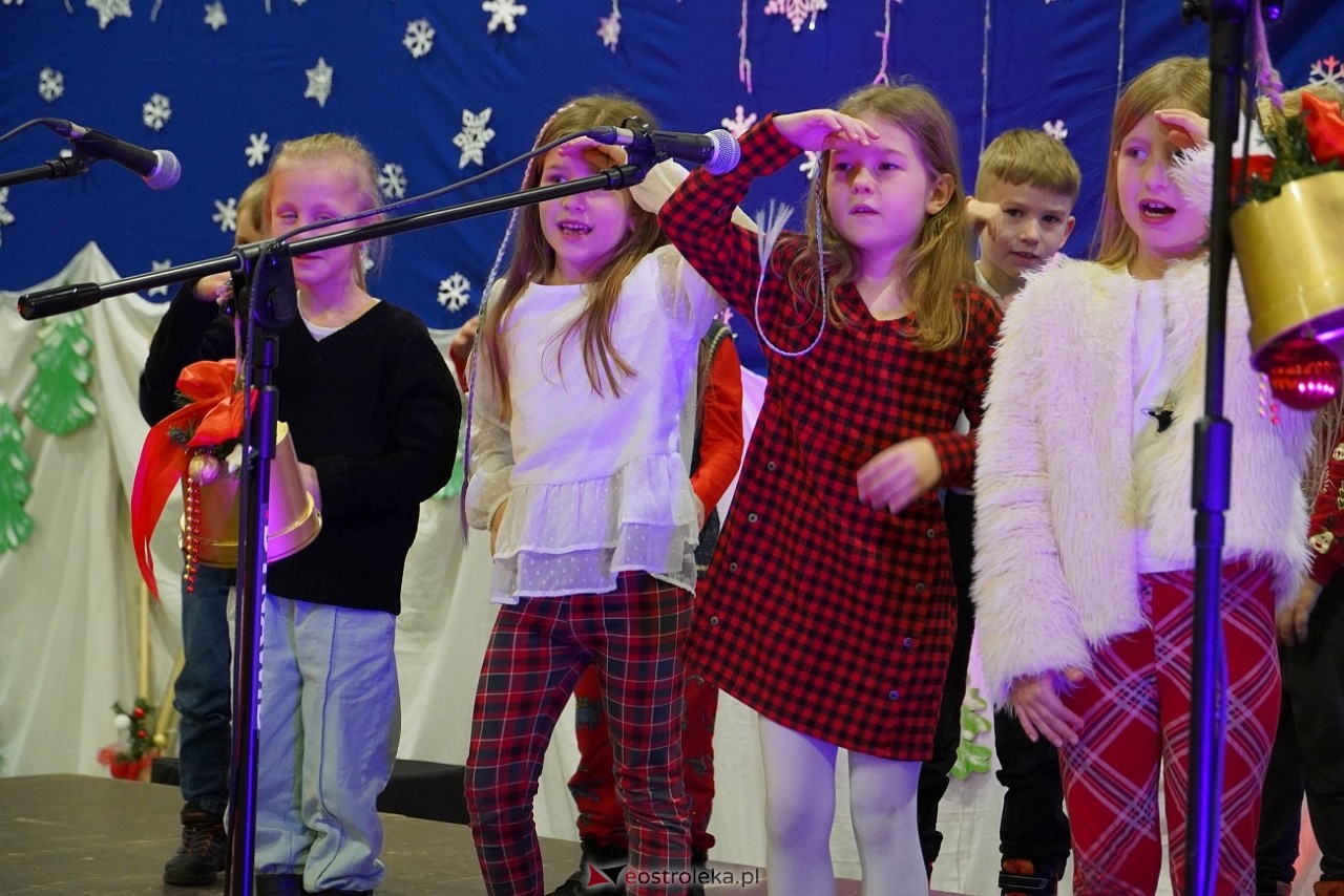 Szkolny Kiermasz Świąteczny w Rzekuniu [19.12.2024] - zdjęcie #20 - eOstroleka.pl