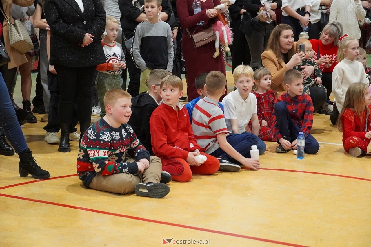 Szkolny Kiermasz Świąteczny w Rzekuniu [19.12.2024] - zdjęcie #18 - eOstroleka.pl