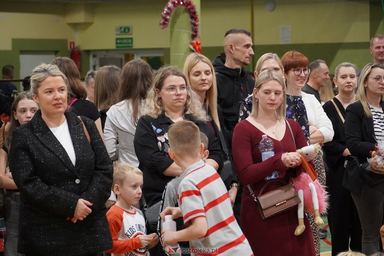 Szkolny Kiermasz Świąteczny w Rzekuniu [19.12.2024] - zdjęcie #17 - eOstroleka.pl
