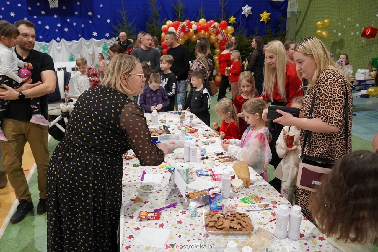 Szkolny Kiermasz Świąteczny w Rzekuniu [19.12.2024] - zdjęcie #15 - eOstroleka.pl
