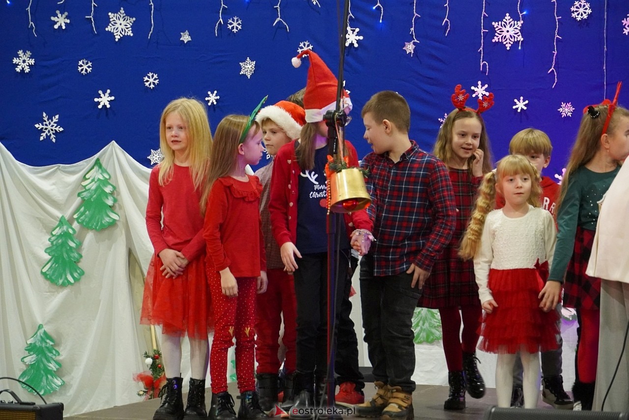 Szkolny Kiermasz Świąteczny w Rzekuniu [19.12.2024] - zdjęcie #13 - eOstroleka.pl
