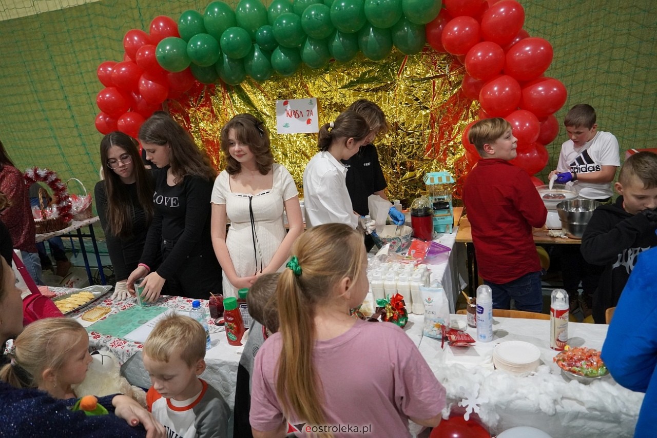 Szkolny Kiermasz Świąteczny w Rzekuniu [19.12.2024] - zdjęcie #9 - eOstroleka.pl